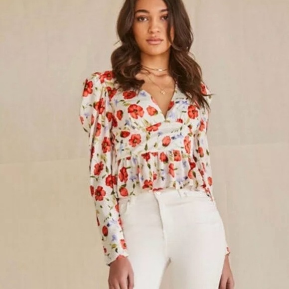 Forever 21 Tops - F21 V-neck floral cropped blouse, Small, puff sleeves, feminine Sexy
